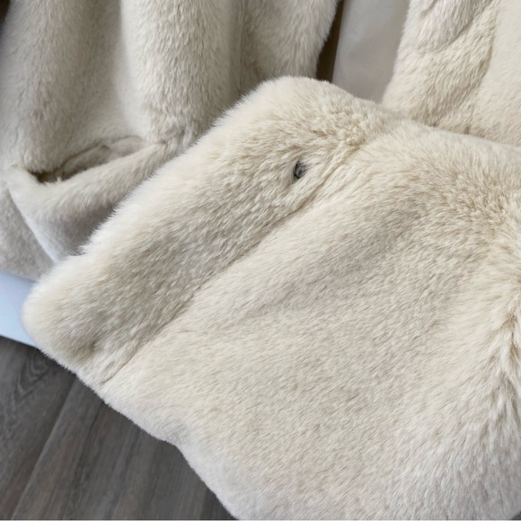 Faux Fur Jacket - Picture 3 of 6